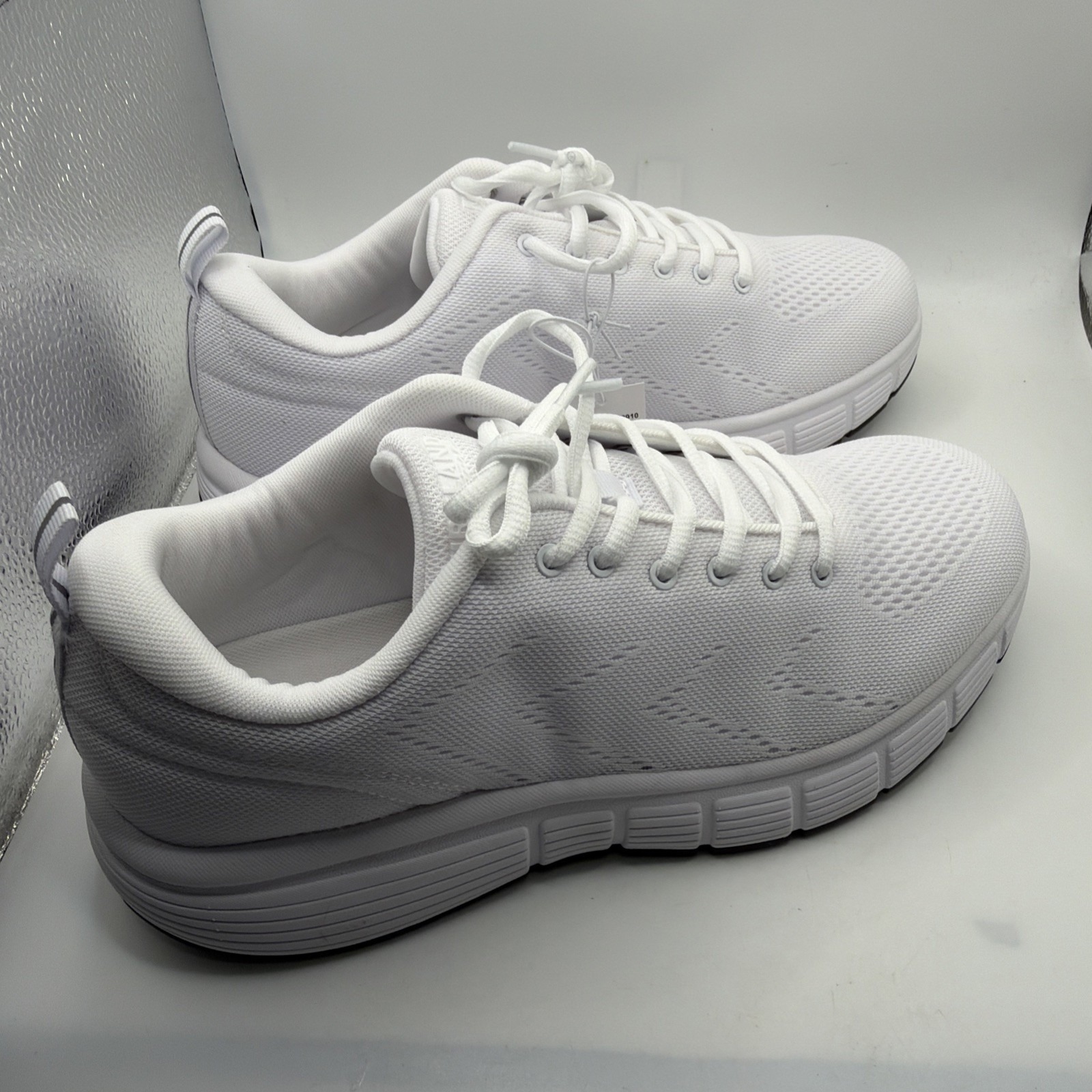 Kirkland Signature Men's Sneaker Comfort Walker Shoes White - New! Size 9 — image 3 of 8
